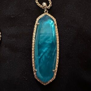 Kendra Scott necklace